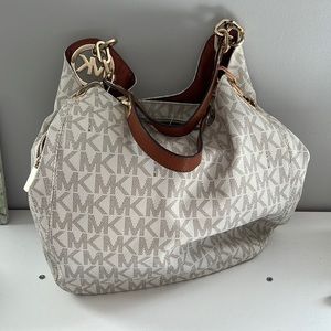Michael Kors medium sized shoulder bag